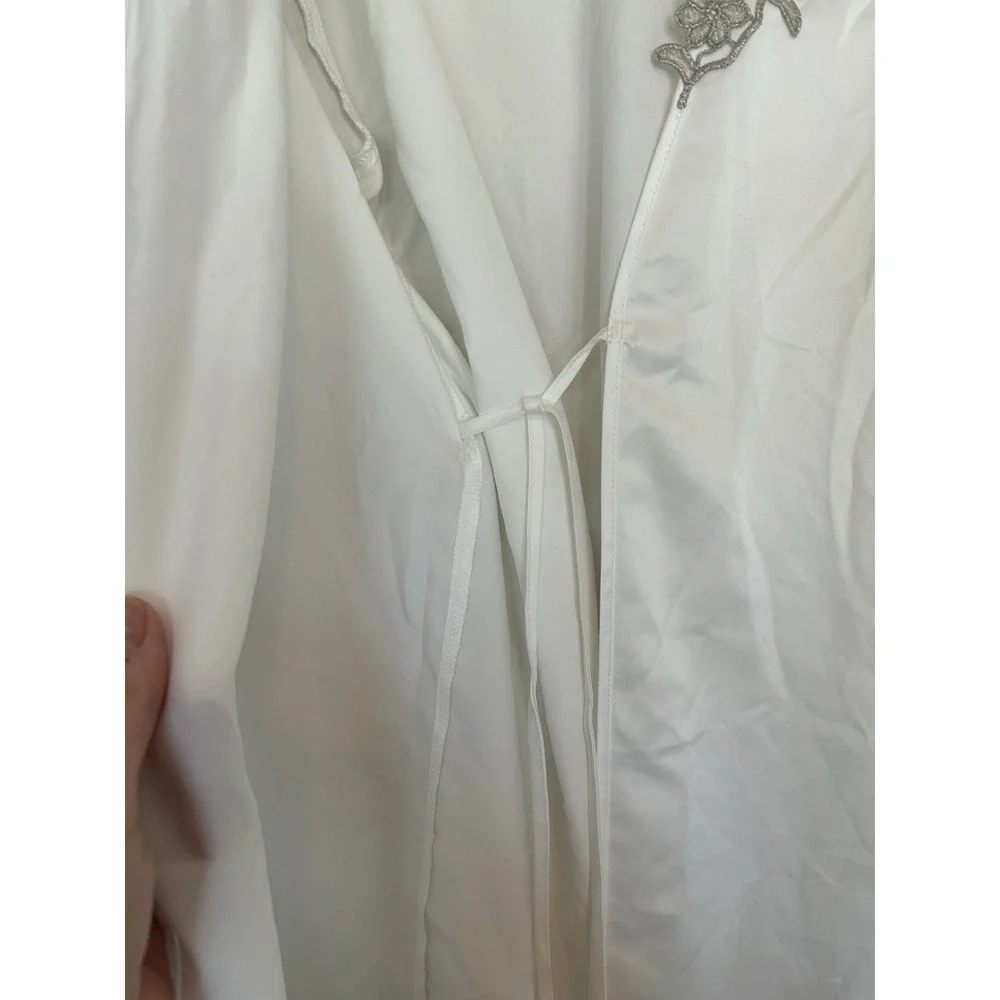 Flora Nikrooz White Satin Robe Silver Floral Appliqué L XL Tie Front Lightweight - Picture 6 of 7